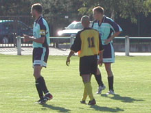 Le capitaine de Mothern, Fabrice Bordenkircher et ses coquipiers ont subi sur la pelouse de Preuschdorf.