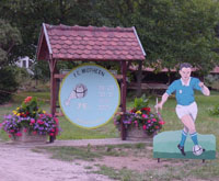 Deux grands panneaux et deux  footballeurs  ornent les entres Nord et Sud de Mothern depuis le mardi 6 juillet !