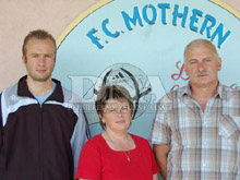 Nicolas Schmitt, Bernadette Pautler et Christian Gerhard (de gauche  droite), organisateurs chevronns du Festifoot de Mothern.