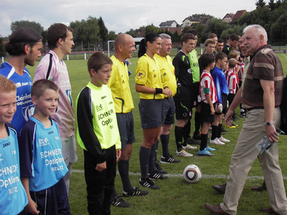 L'US Raon-l'Etatage ( gauche avant son match face aux U23 des Kickers Offenbach lors du Festifoot 2010) sera prsente en 32mes de finale de la Coupe de France.