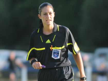 Rencontre avec Sverine Zinck premire femme a arbitr au centre un match de National.