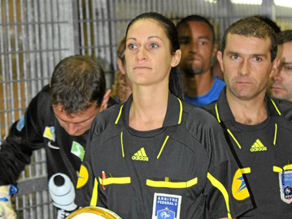Vendredi dernier à Rodez, Séverine Zinck arbitrait pour la première fois une rencontre de National.