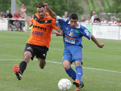 Les Illzachois (en orange) esprent monter en puissance ce soir face  Haguenau. // Photo Christelle Didierjean